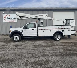 2017 Versalift SST40EIH-01 MOUNTED ON 2017 FORD F550
