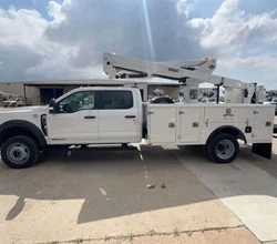 2025 Versalift SST40EIH MOUNTED ON 2026 FORD F550