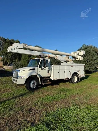 2010 Altec AA500L MOUNTED ON 2007 INTERNATIONAL DURASTAR 4300
