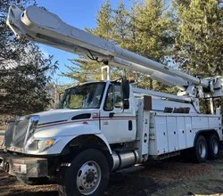 2006 Altec AM900-E100 MOUNTED ON 2006 INTERNATIONAL WORKSTAR 7400