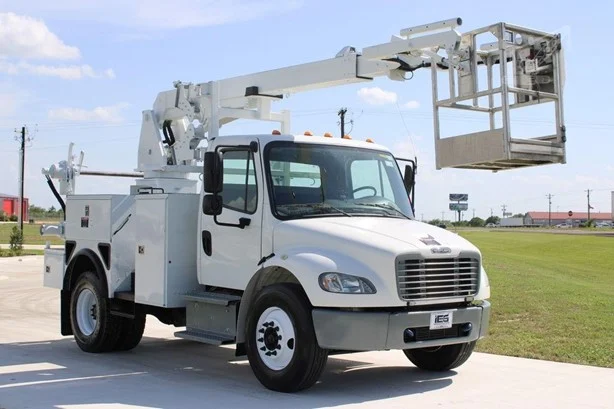 2017 Eti 800-40 MOUNTED ON 2017 FREIGHTLINER BUSINESS CLASS M2 106