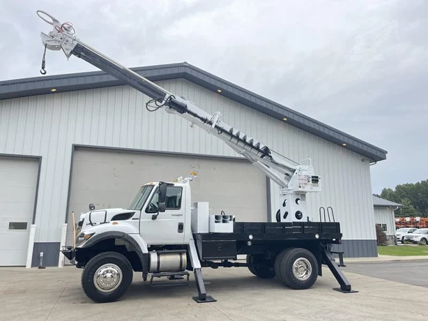 2013 Terex COMMANDER 4045 MOUNTED ON 2013 FREIGHTLINER BUSINESS CLASS M2 106