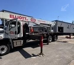 2014 Elliott L140 MOUNTED ON 2014 FREIGHTLINER BUSINESS CLASS M2 106