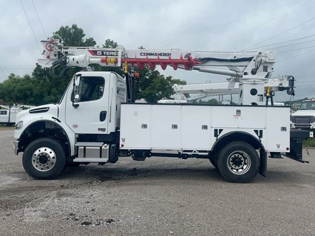 2026 Terex COMMANDER 4047 MOUNTED ON 2027 FREIGHTLINER BUSINESS CLASS M2 106