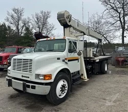 1999 National 560C MOUNTED ON 1999 INTERNATIONAL 4700