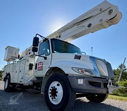 2018 Altec AA55 MOUNTED ON 2018 INTERNATIONAL DURASTAR 4300