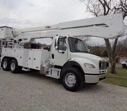2010 Altec A72T MOUNTED ON 2010 FREIGHTLINER BUSINESS CLASS M2 106