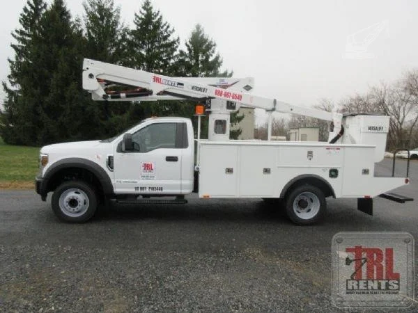 2019 Versalift SST40EIH MOUNTED ON 2019 FORD F550