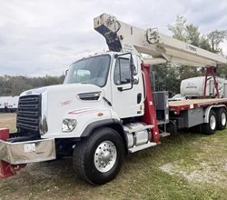 2012 Terex BT4792 MOUNTED ON FREIGHTLINER 108SD