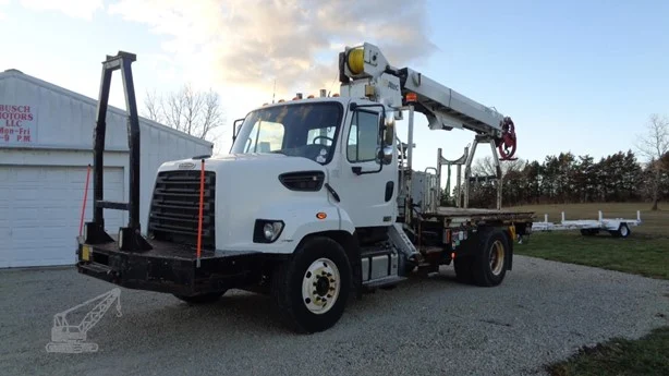 2013 Altec DL42TB MOUNTED ON 2013 FREIGHTLINER 108SD