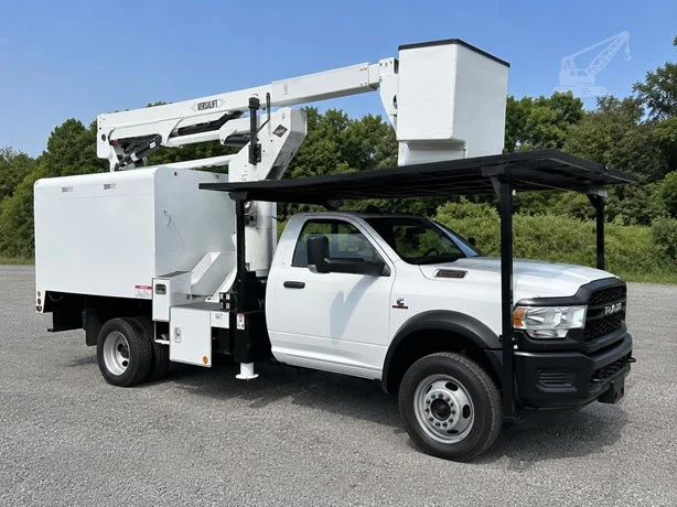 2024 Versalift SST40EIH MOUNTED ON 2024 RAM 5500 HD