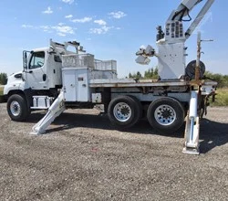 2013 Altec D3060B MOUNTED ON 2013 FREIGHTLINER 114SD