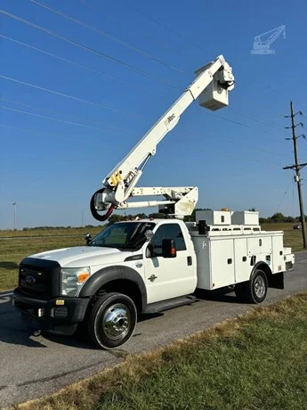 2016 Altec AT40G MOUNTED ON 2016 FORD F550 SD