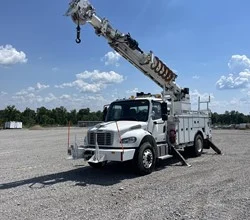 2012 Altec DM47TR MOUNTED ON 2012 FREIGHTLINER BUSINESS CLASS M2 106