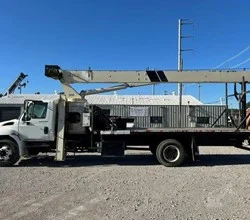 2005 National 571E MOUNTED ON 2005 INTERNATIONAL DURASTAR 4200