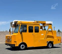 2005 Altec LS40 MOUNTED ON 2005 WORKHORSE W22