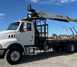 2007 IMT 24562 MOUNTED ON 2007 STERLING L9513