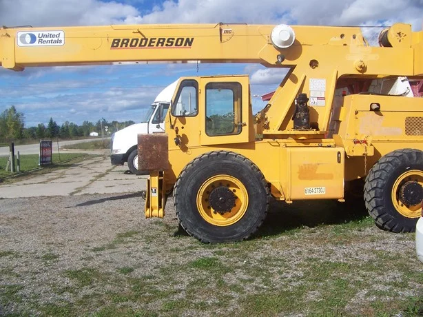 2006 Broderson RT300-2C