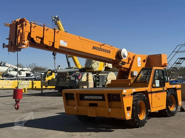 2011 Broderson IC200-3G