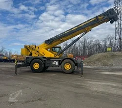 2004 Grove RT890E