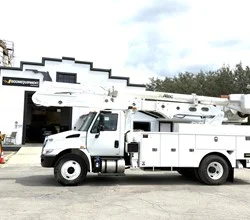 2017 Altec AA55 MOUNTED ON 2017 INTERNATIONAL DURASTAR 4300