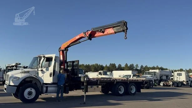 2016 Palfinger PK14002EH MOUNTED ON 2016 FREIGHTLINER BUSINESS CLASS M2 106