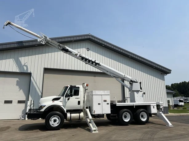2011 Altec D3060A MOUNTED ON 2011 INTERNATIONAL WORKSTAR 7400